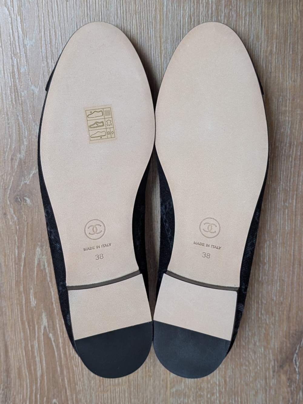 CHANEL Black Denim CC Bow Ballet Flats - Picture 2 of 10